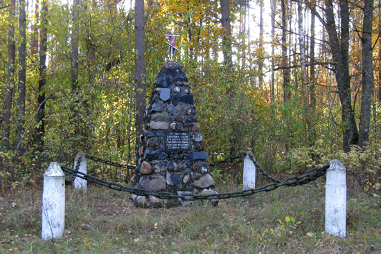 Денисковичи, Братская могила