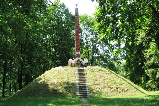 Денисковичи, Памятник землякам