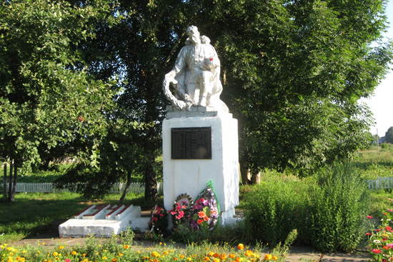 Раздяловичи, Памятник землякам